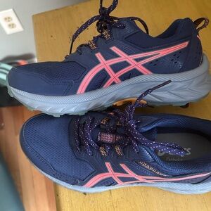 ASICS running shoes
Size 8